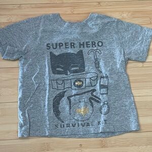 LIKE NEW! Junk Food x Gap Kids Grey “Super Hero Survival Kit” Graphic Tee Sz 2